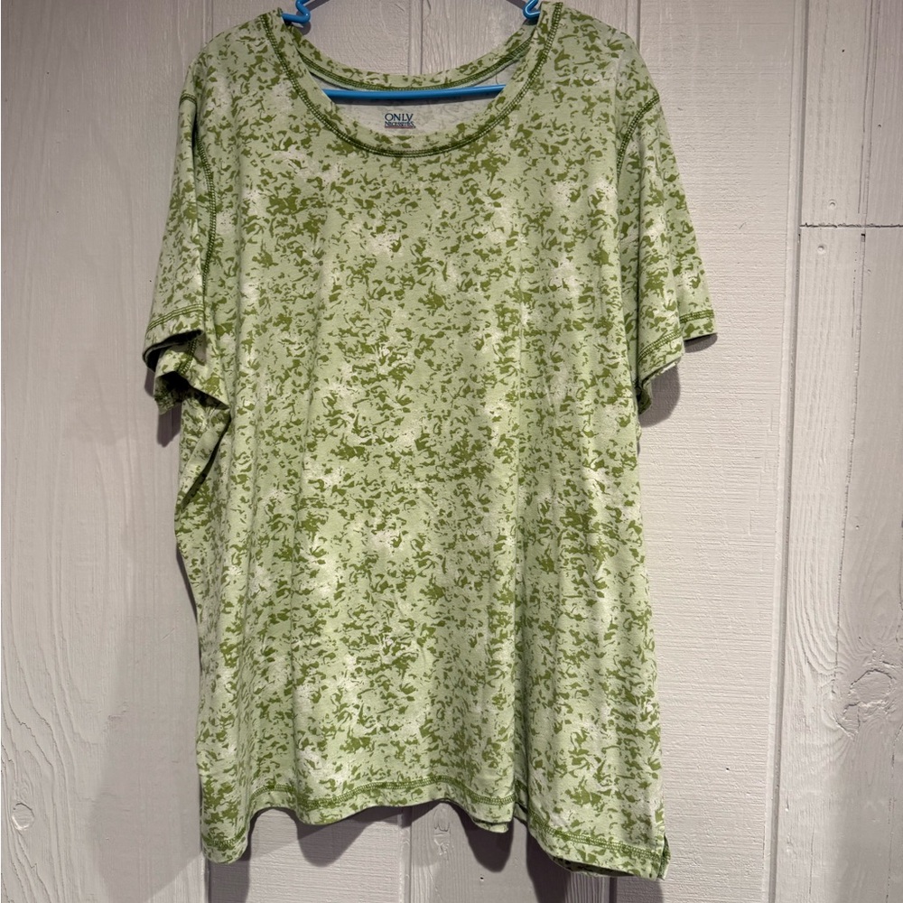ONLY Necessities Women's Leafy Green Short Sleeve Tee